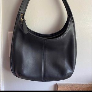 Vintage Coach medium sized shoulder bag. Authentic leather & clean!
